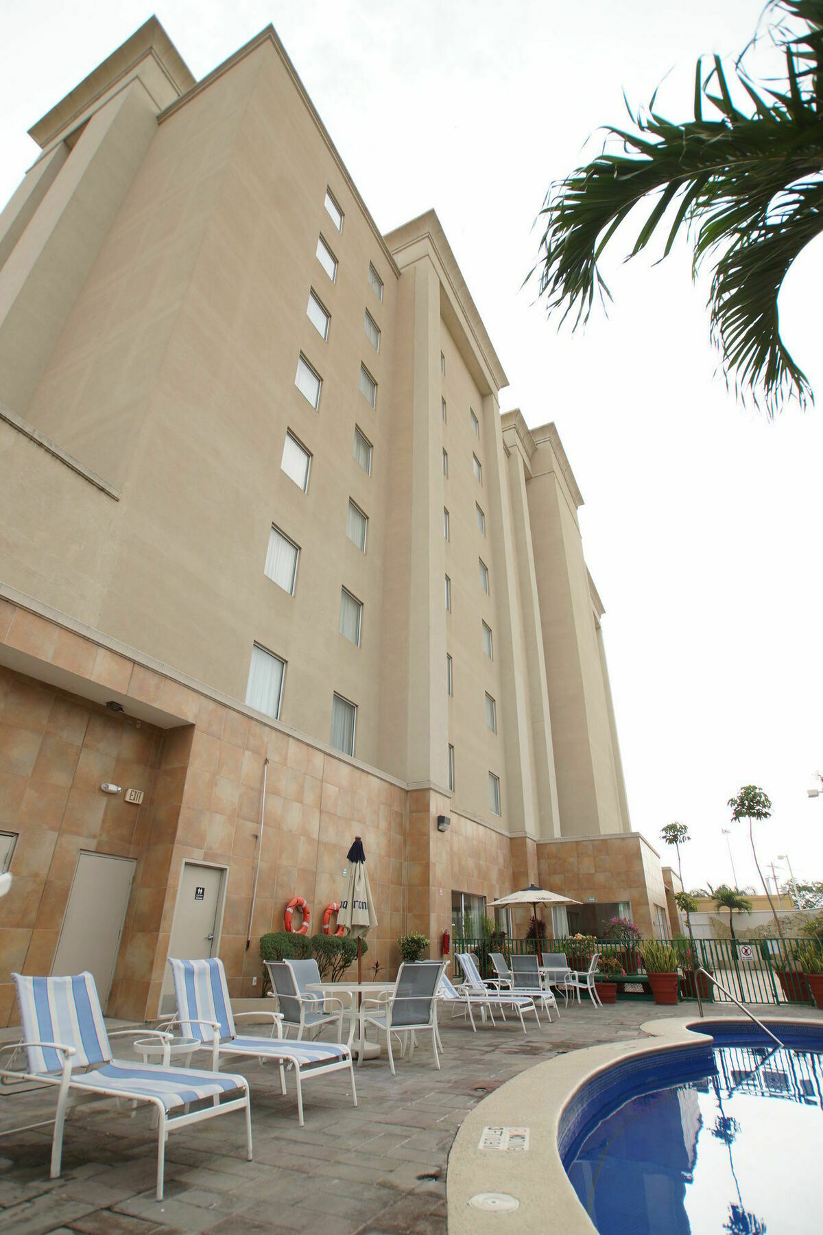 Hampton Inn Tampico Airport Buitenkant foto