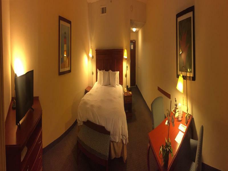 Hampton Inn Tampico Airport Buitenkant foto